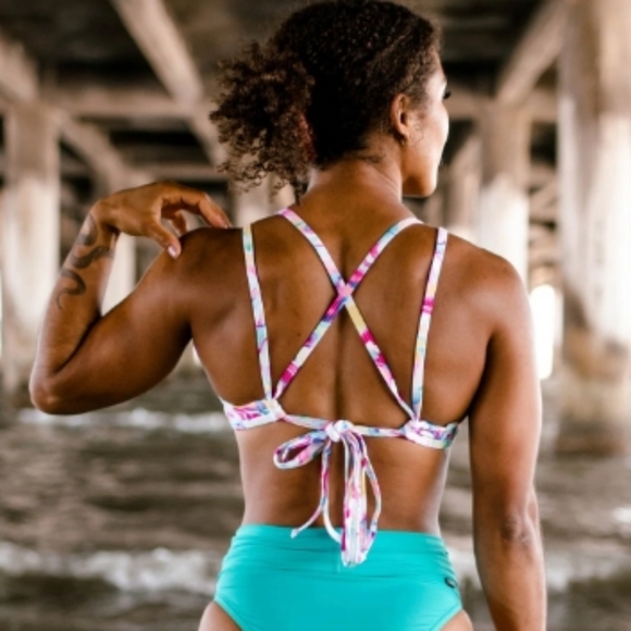 NWT FLEO Tiki Triangle Bikini Top - Bubblegum Blur - Picture 2 of 2